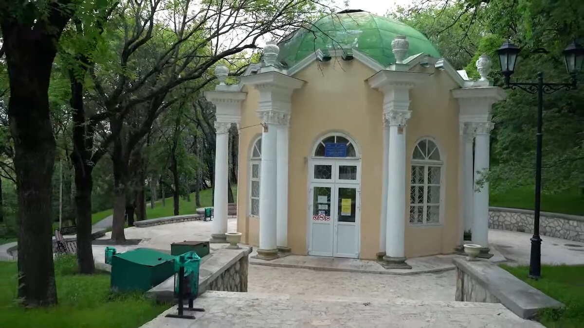 Здравница с минеральной водой.