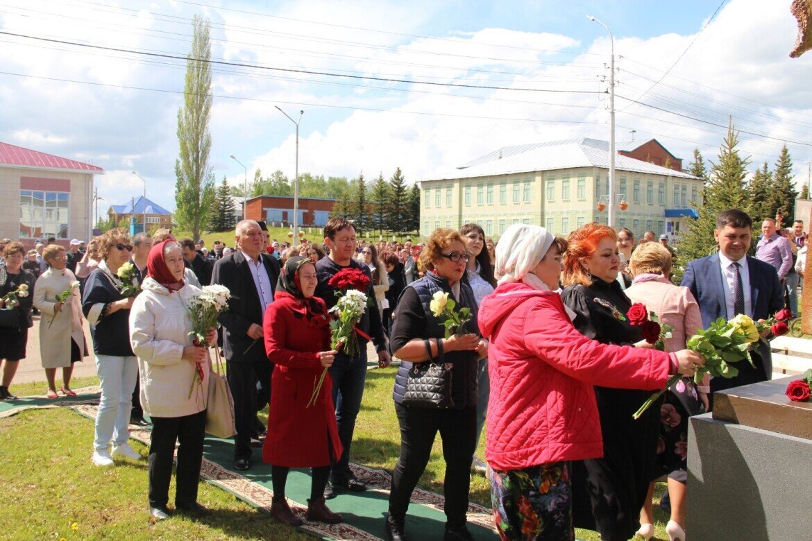 «Родным памятник очень нравится. Они искренне рады ему. Среди жителей района очень редко кому он не понравился, можно сказать, что таких нет»Фото: bashinform.ru