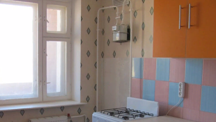 Накладка на газовую трубу на кухне