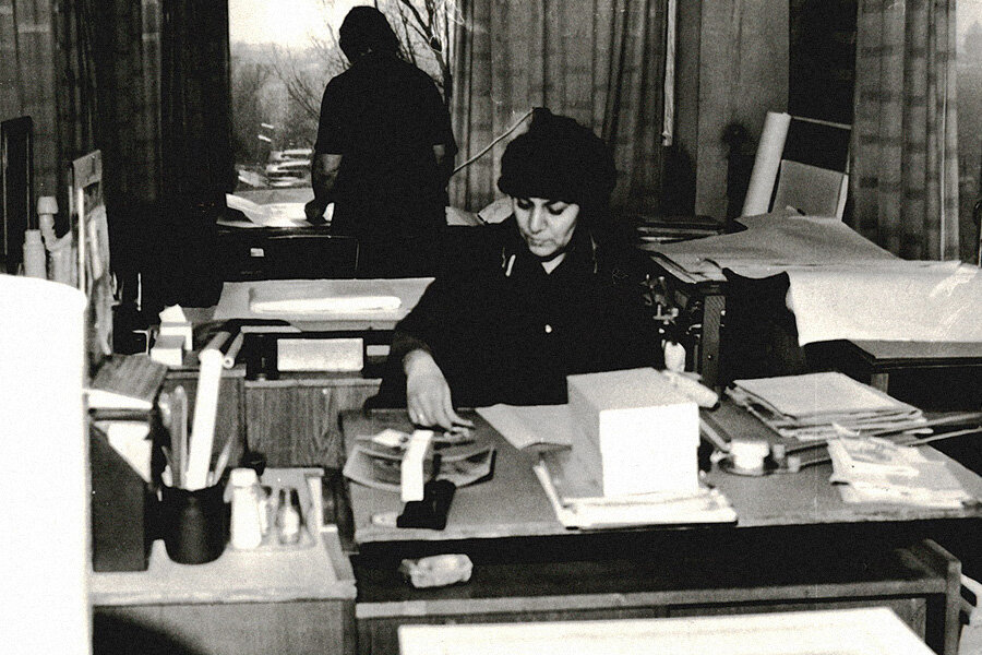 Не красота главное в дизайнере, но - красавица все же Светлана Вагаршаковна за работой. 