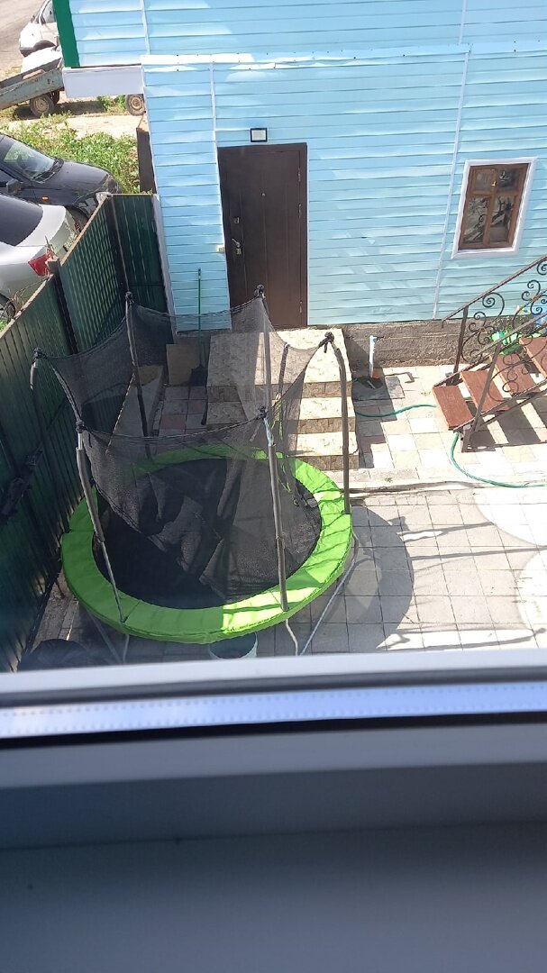 Батут на территории нашего жилого комплекса.