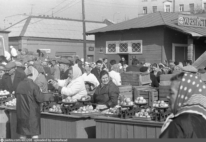 Старый базар. Тишинский рынок в 50 е годы. Коптевский рынок 1975. Даниловский рынок в 90-е. Коптевский рынок ретро.