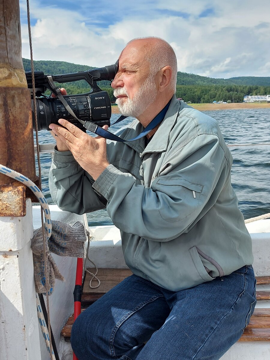 Оператор Юрий Суетов.