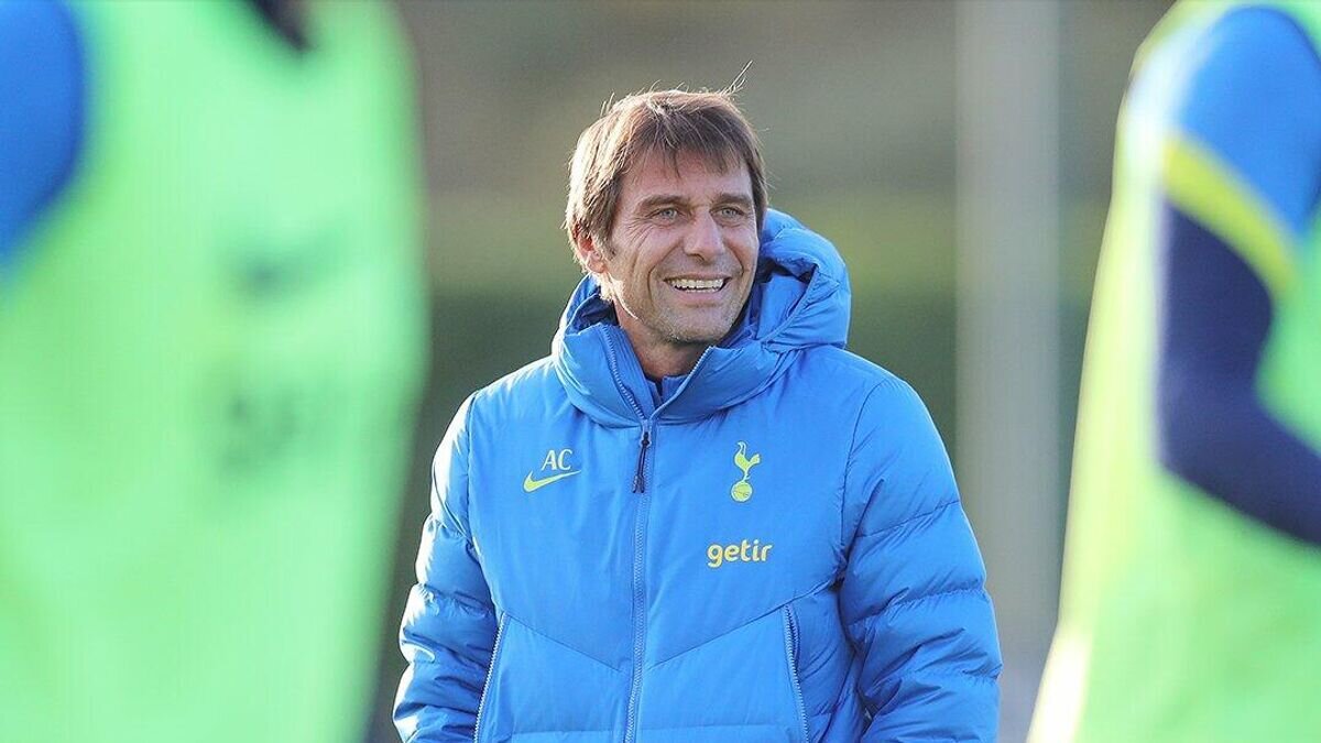    Главный тренер "Тоттенхэма" Антонио Конте© официальный твиттер клуба "Тоттенхэм Хотспур"