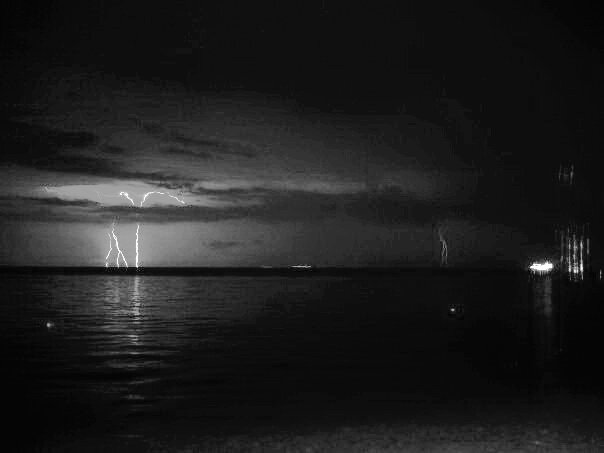 Ночная гроза над морем. Фото с сайта where-you.info