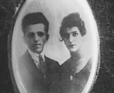  На памятнике, поставленном на могиле родителей Калика, два имени: Наум и Лиза. А фамилия одна