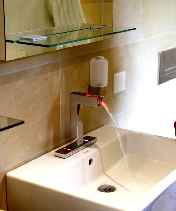 Смеситель с индикацией температуры воды - горячая