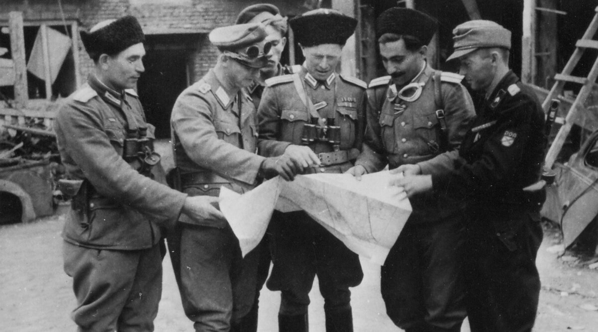 На этом фото якобы есть отец Владимира Путина