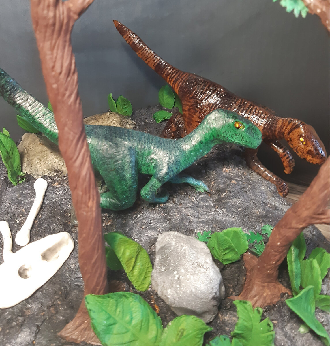 На фото все съедобно: земля, камни, листья, деревья и динозавры. Конкурсная работа.