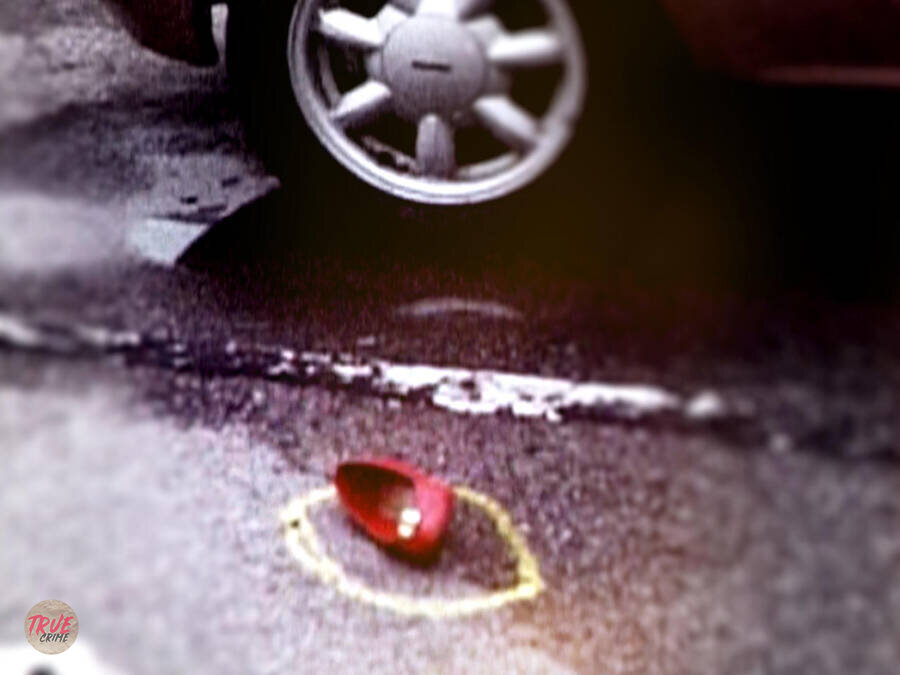 Найденная туфля Джоди возле её машины на парковке. Источник фото: cbsnews.com