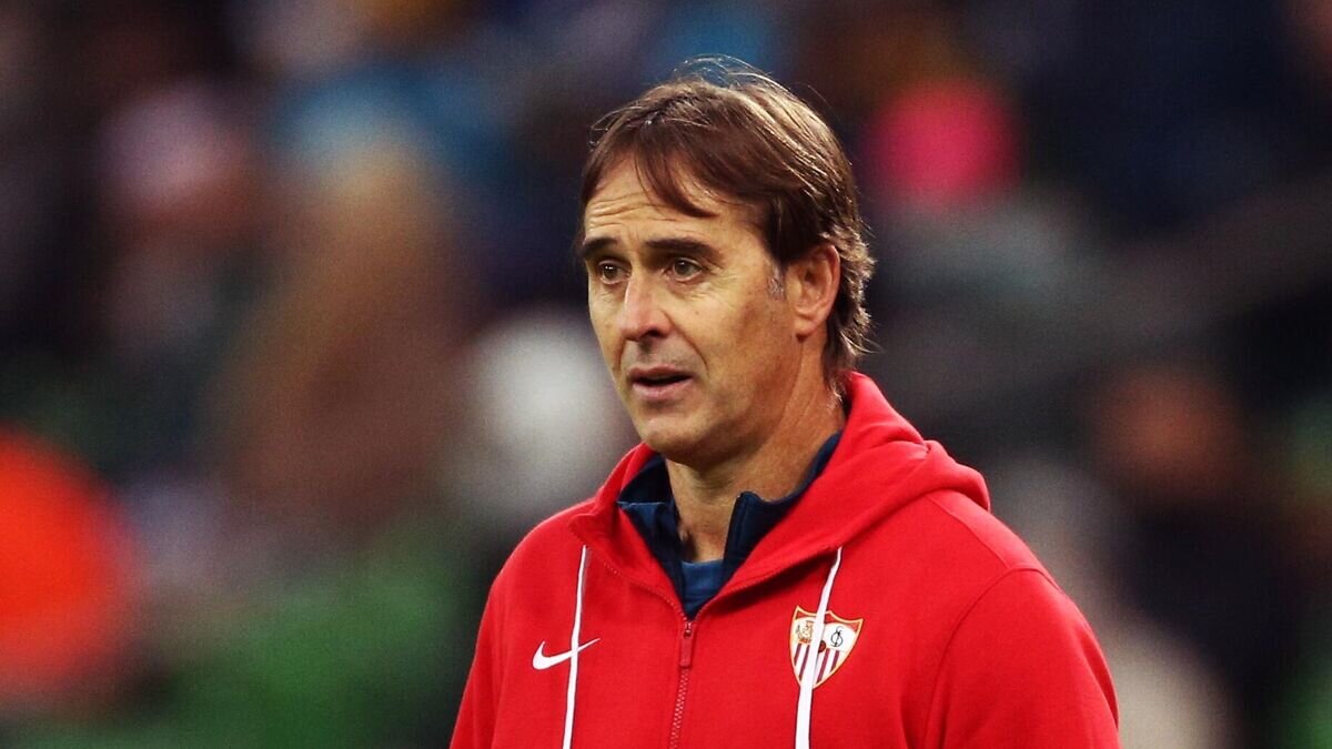    Главный тренер ФК "Севилья" Хулен Лопетеги в матче 4-го тура группового этапа Лиги чемпионов УЕФА сезона 2020/21 между ФК "Краснодар" (Россия, Краснодар) и ФК "Севилья" (Испания, Севилья).© РИА Новости / Виталий Тимкив