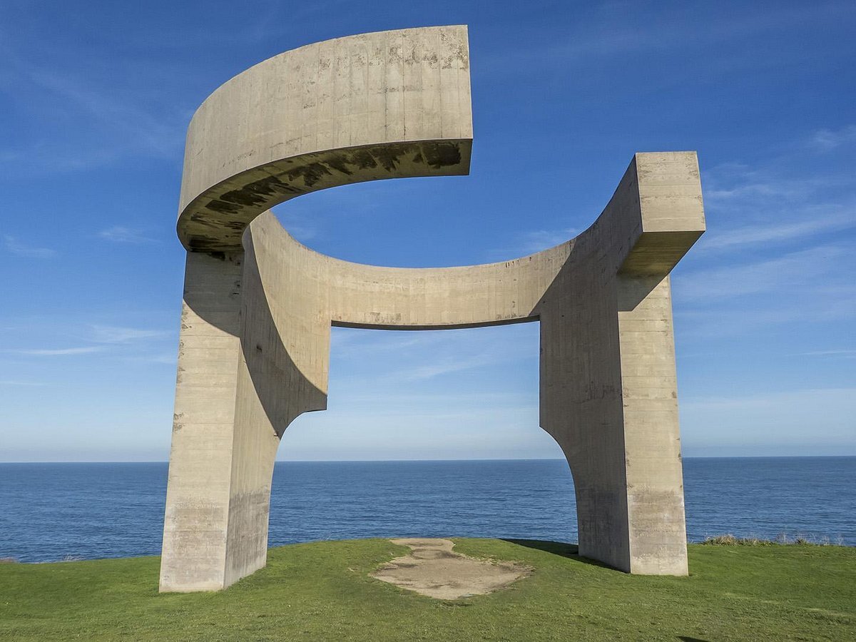 Скульптура "Хвала горизонту" - фото из Интернета