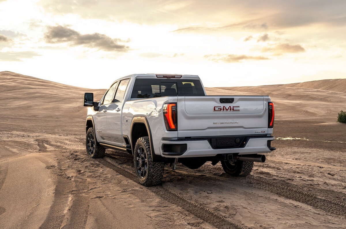    Обновленный GMC Sierra HD с внедорожным пакетом AT4X