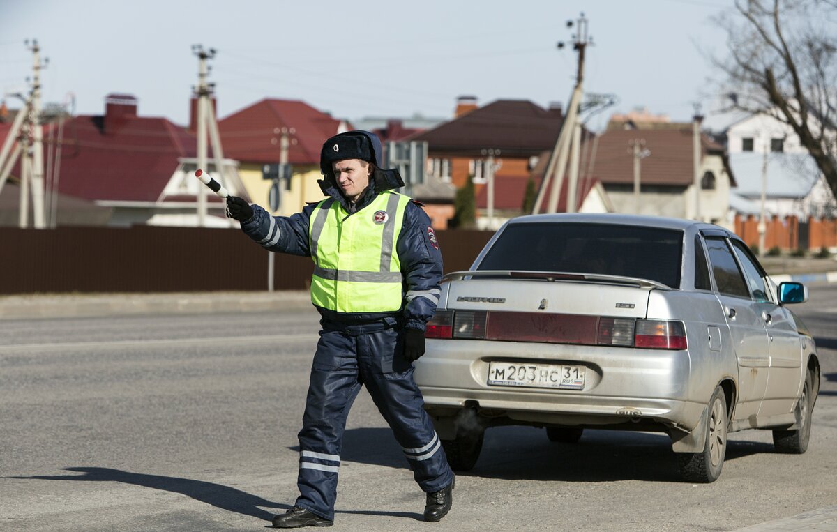     Как ГИБДД нарушает собственный регламент, устраивая заторы ради проверки документов фото globallookpress.com