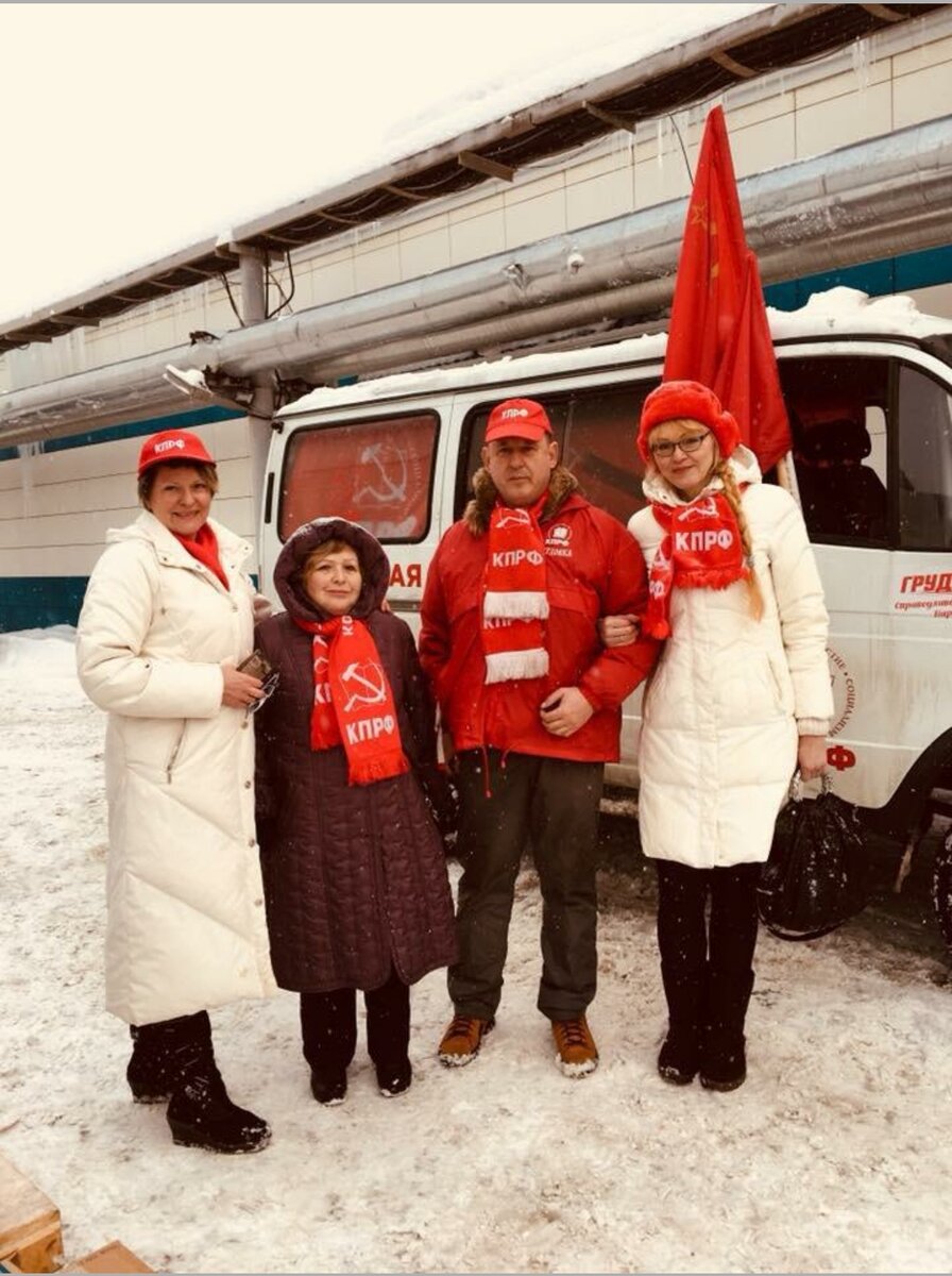 Фотография с акции отправки гумкомвоя на Донбасс