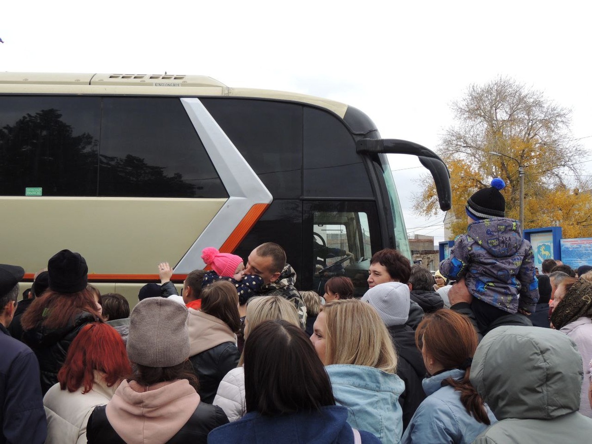  📷    В Кувандыкском городском округе проводили на боевое слаживание мобилизованных мужчин Андрей Севостьянов