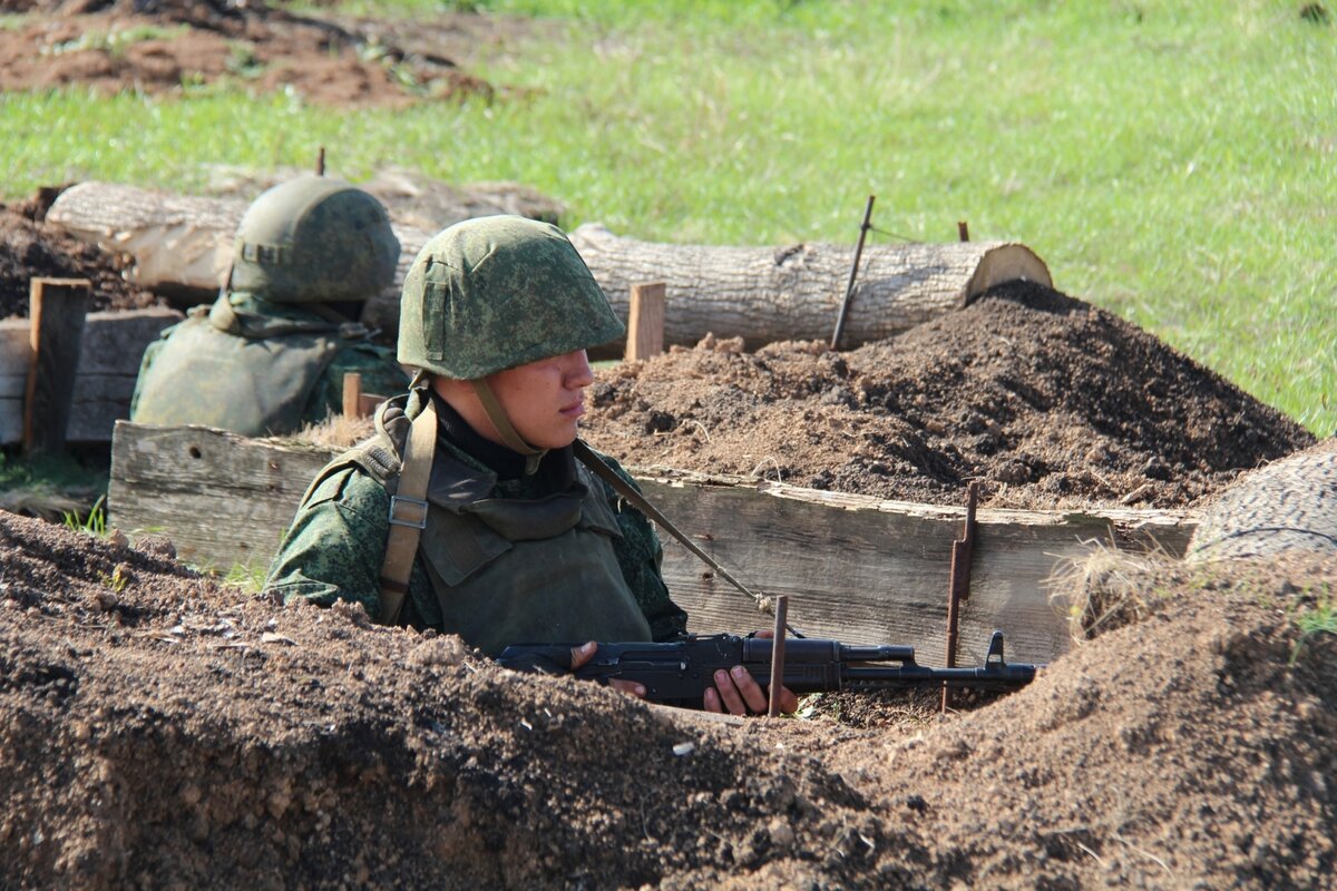 Военные действия закончатся. Мужчины вернутся домой. Но провожали мы одних, а встречать будем совсем других. Каких? С новым жизненным опытом. Возмужавших. Соприкоснувшихся со смертью. Раненых. Контуженых. Смелых. Потерявших веру. Закаленных в боях. В них останется память о военных событиях, называемая психологами ПТСР. И нам нужно быть готовыми к этому, чтобы помочь им адаптироваться к привычной жизни.