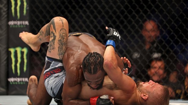    Алджамейн Стерлинг и Ти Джей Диллашоу.