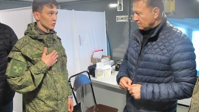     На военном полигоне вблизи села Сергеевка Пограничного муниципального округа председатель Законодательного Собрания Приморского края Александр Ролик встретился с мобилизованными приморцами перед отправкой их на фронт.