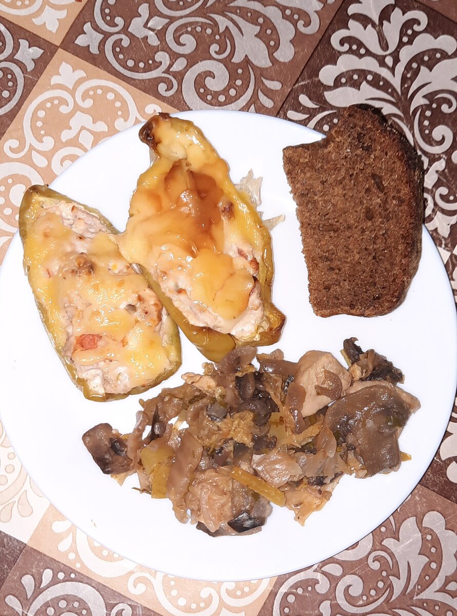 Рагу с курицей и перчики