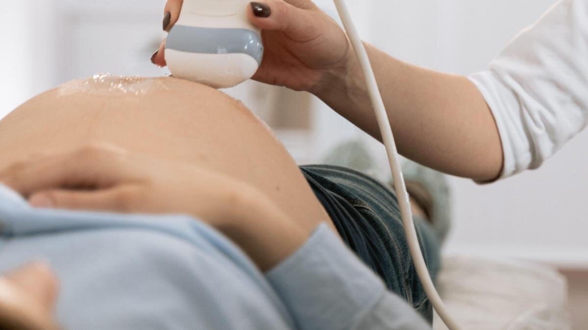    Беременная женщина на УЗИ:pexels.com