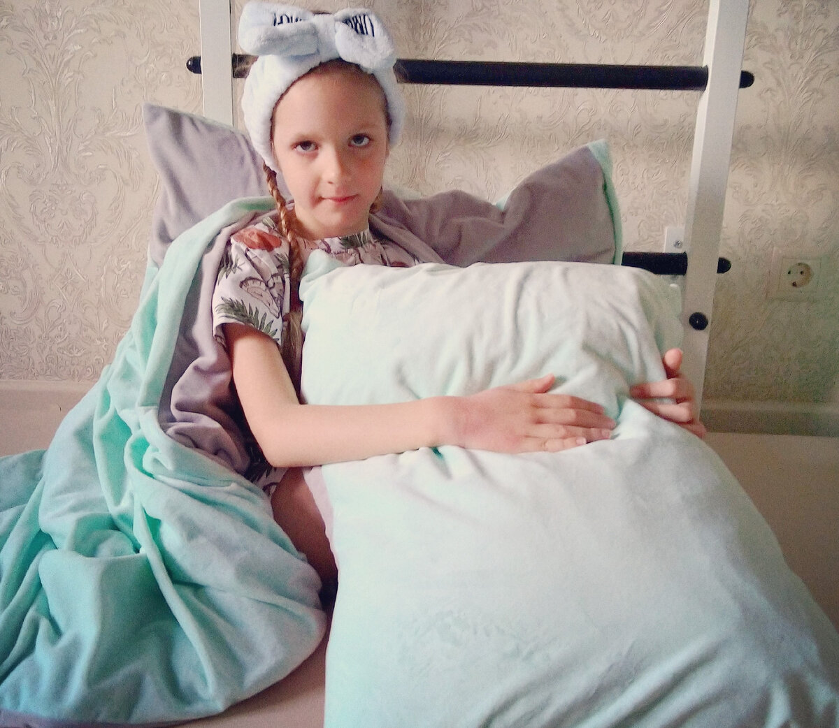 Подушка, способствует хорошему сну.