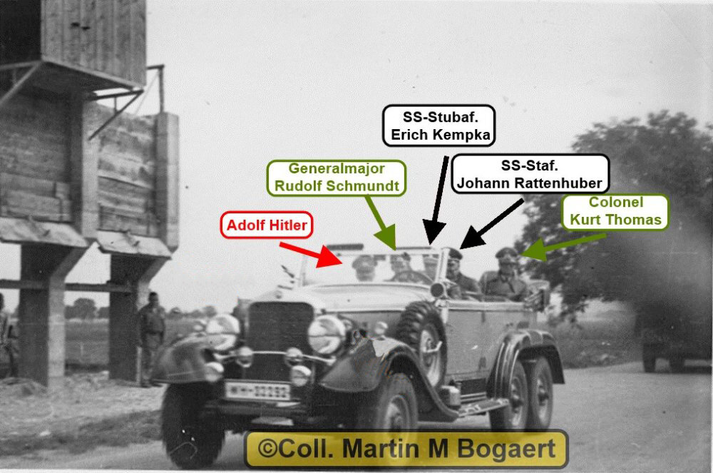 Фюрер на своем Mercedes G4 (номер WH-32292) держит путь в новую ставку (Источник и права на фото: Martin Bogaert)