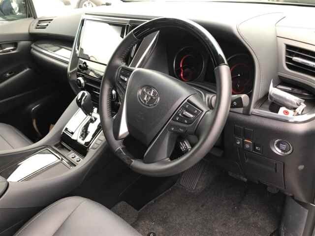 Toyota Alphard. Источник иллюстрации - Яндекс.Картинки