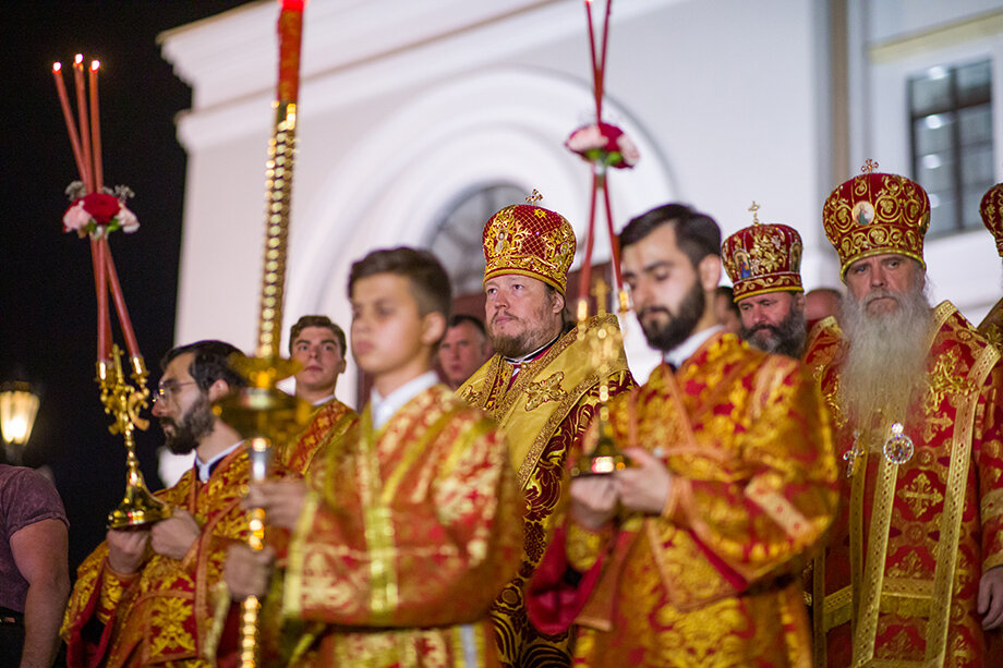 Восемь архиереев РПЦ возглавили Божественную литургию у Храма на Крови. Фото: Максим Конанков/Octagon.Media