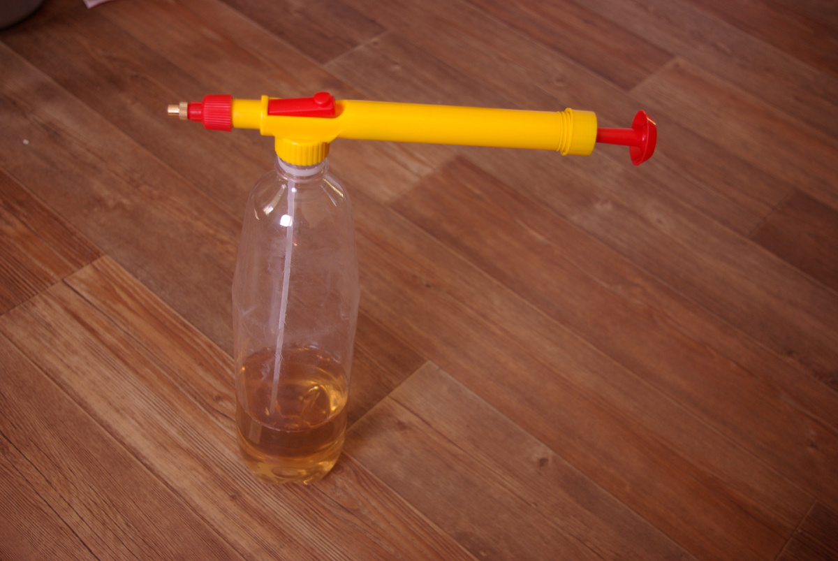 Очень простой опрыскиватель. Китай