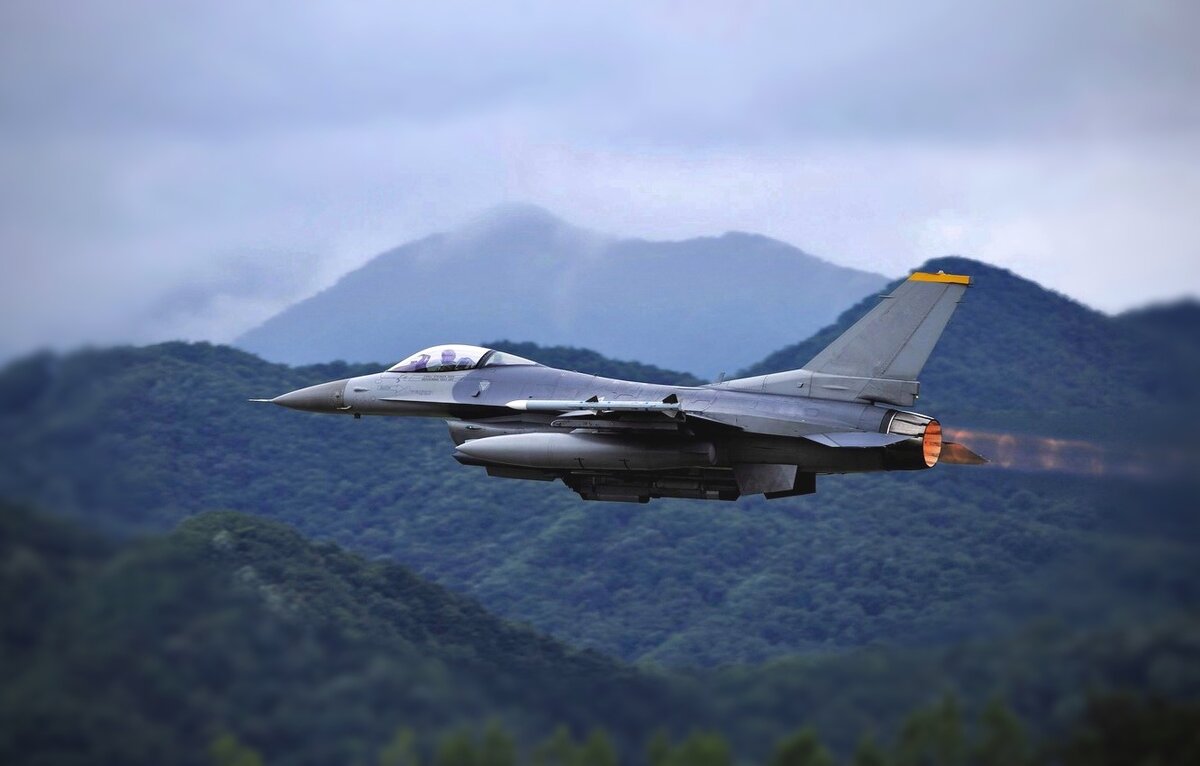 F-16