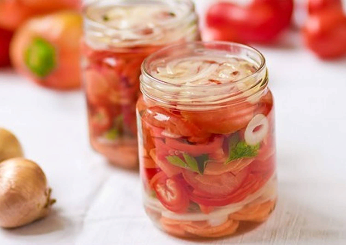 Салат из помидоров на зиму с луком - пошаговый рецепт с фото на slep-kostroma.ru