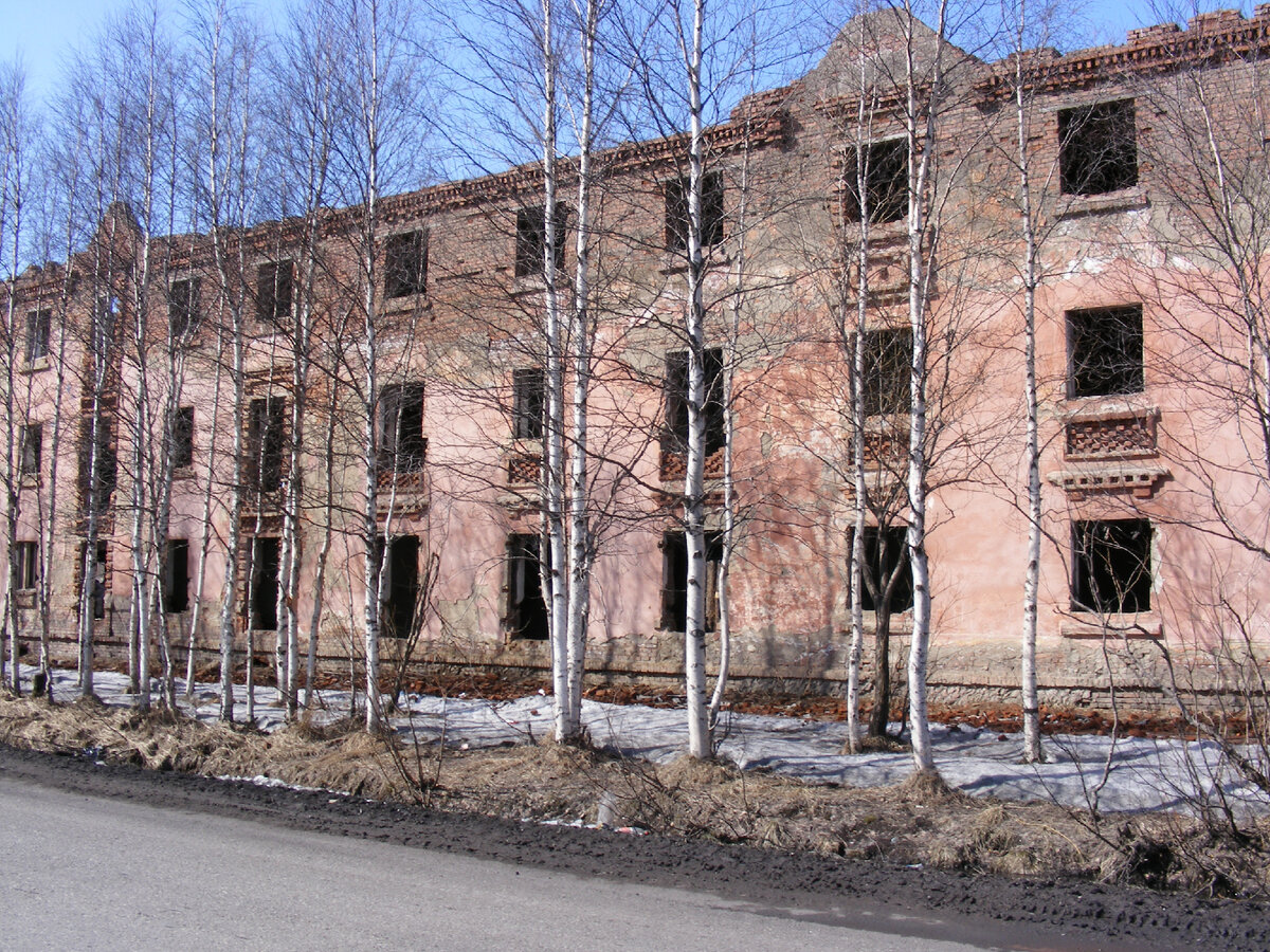 Сейчас уже и этих развалин не осталось...