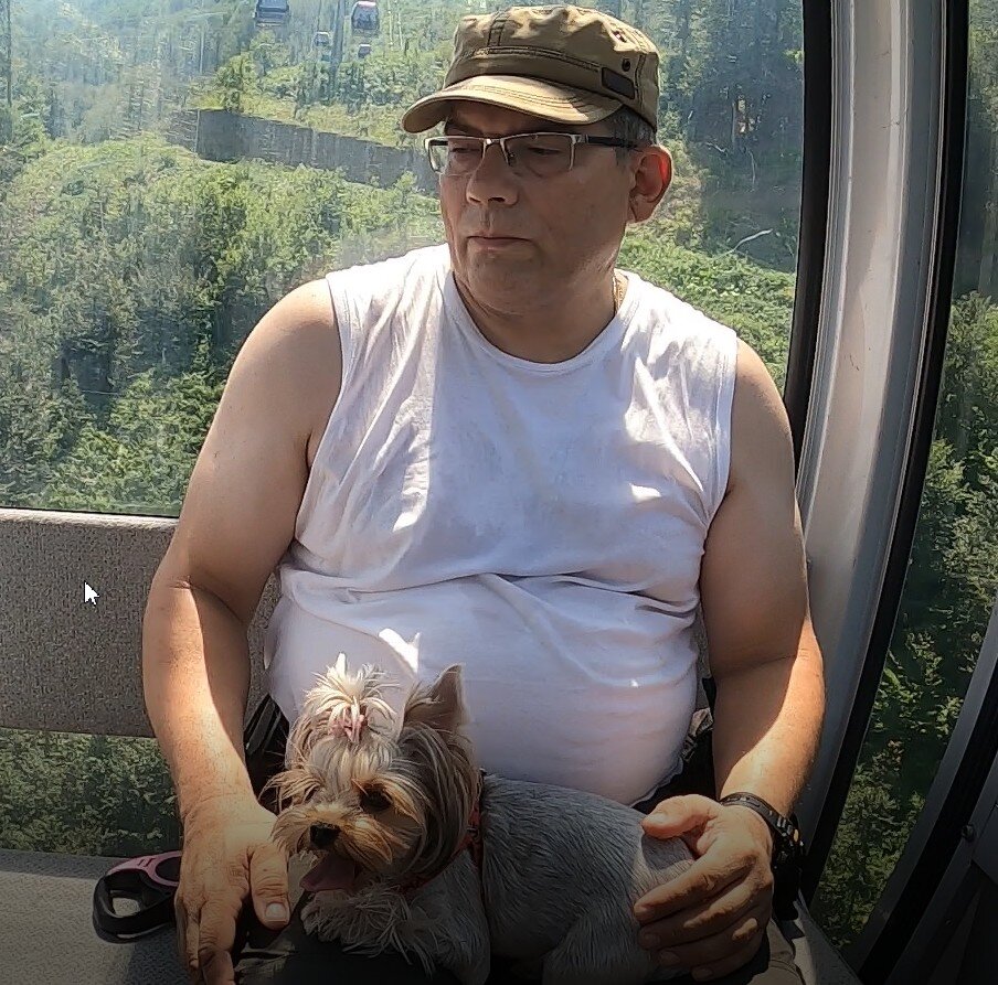 в кабинке было очень жарко