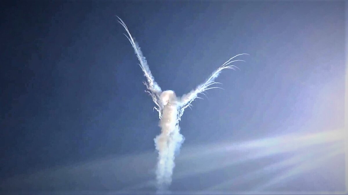 Русские космонавты в космосе встретили ангелов
