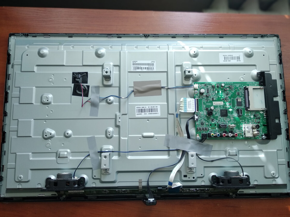 Без задней крышки (пустой )))