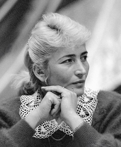 Её называли  "Кассандра перестройки",за критику М.С.Горбачева, за то что выступала против избрания Б.Н.Ельцина президентом РСФСР,,за сохранение Союза ССР на 5 и 6 Съездах народных депутатов.