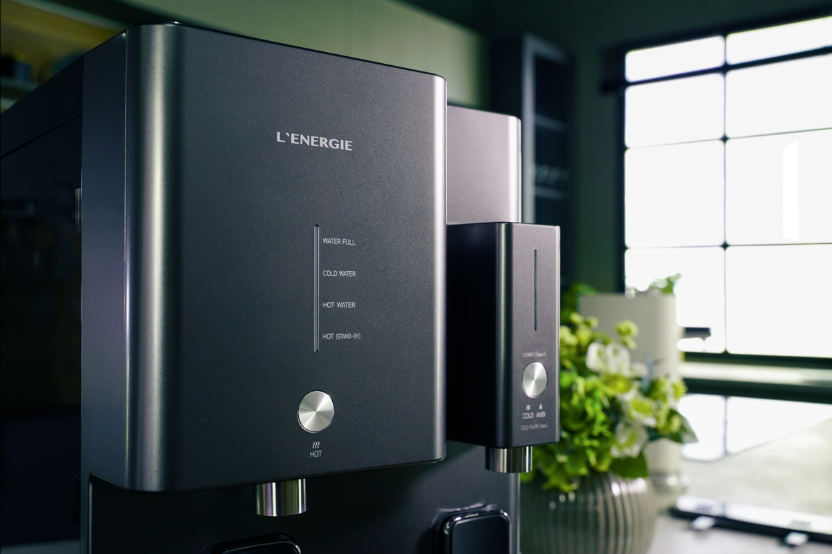 Модель OMNI 500 с режимами подачи холодной, горячей и комнатной температуры воды. Большие накопительные баки (холодная - 3 л., горячая - 0.6 л., воды комнатной температуры  - 4.6 л.). Система фильтрации на основе технологии обратного осмоса