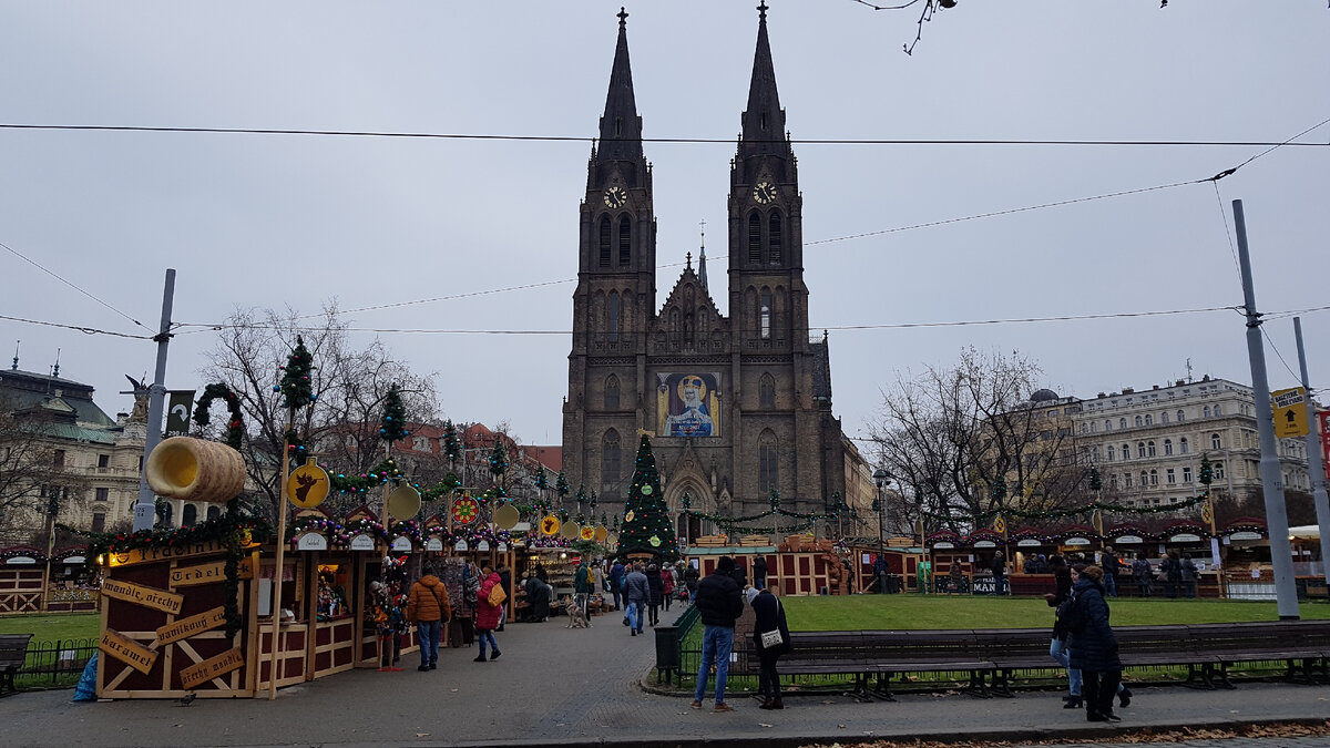 Здесь ярмарка уже работает, но скоро ее разберут