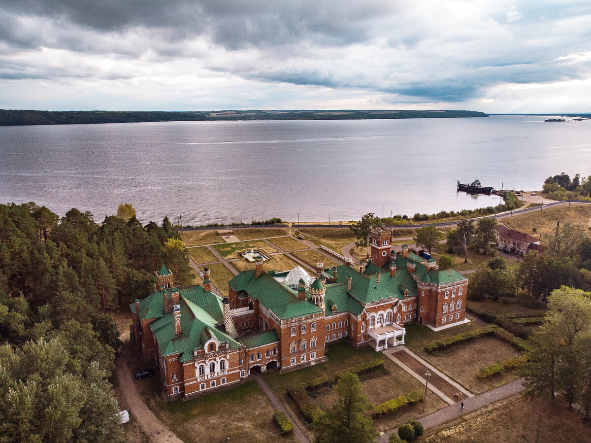 Юрино шереметьевский замок. Шереметьевский замок Марий Эл. Юрино Марий Эл. Замок Шереметева в Юрино.