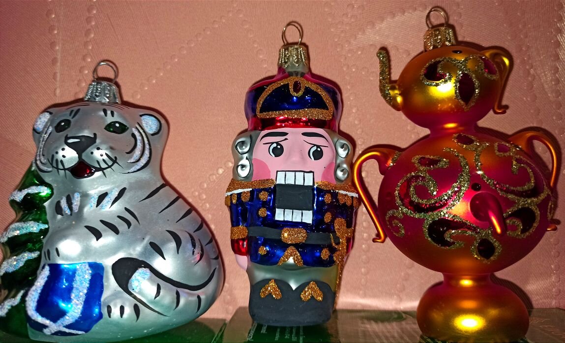 Скоро эти игрушки украсят мою ёлку.