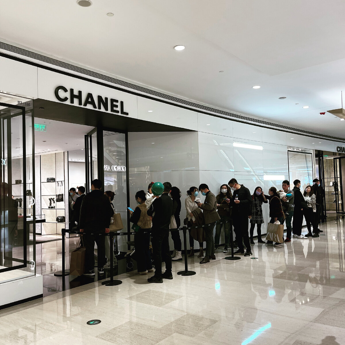 Очередь в Chanel
