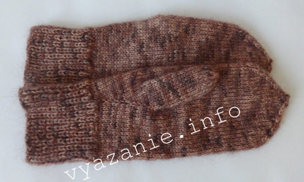 Как связать мужские варежки спицами.