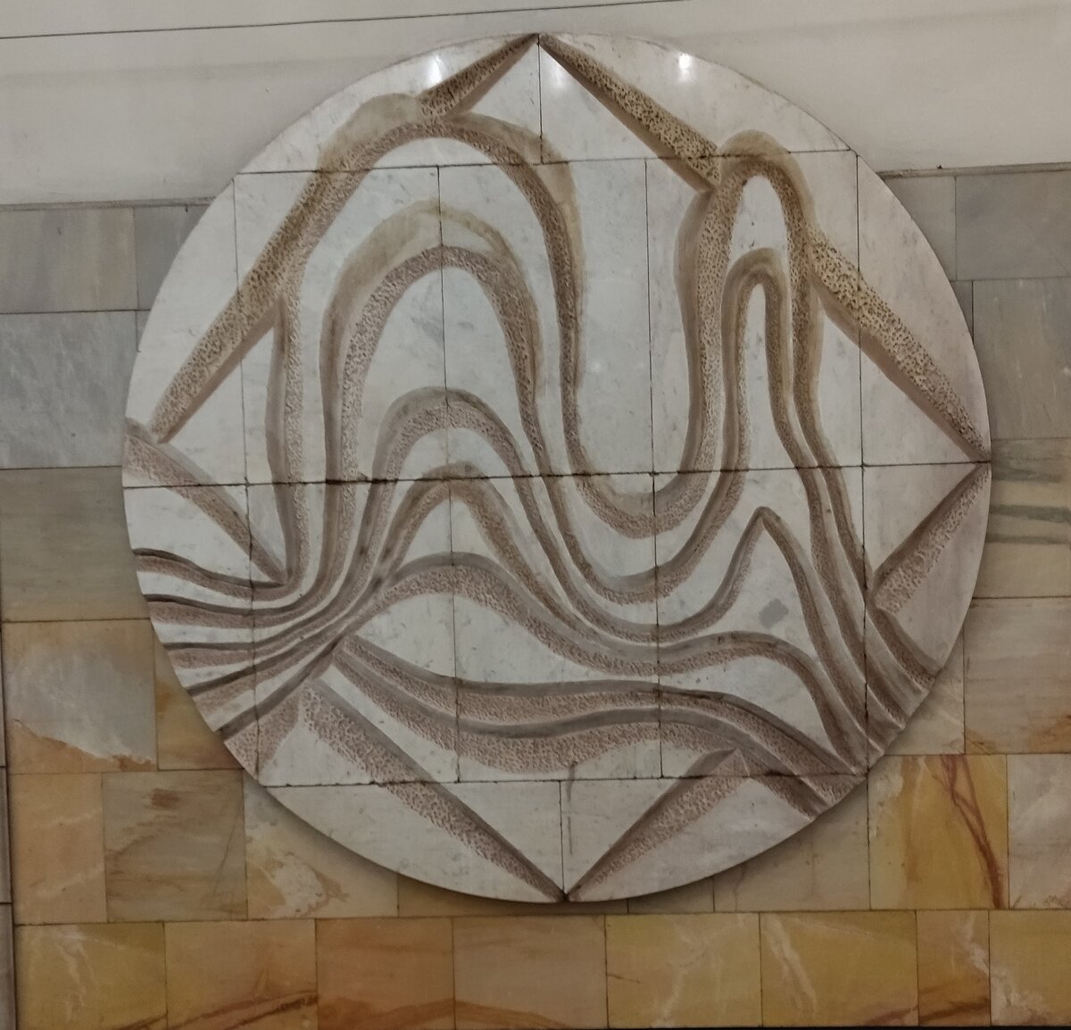 Станция метро Менделеевская. Фото моё. Для иллюстрации моего внутреннего душевного состояния. 