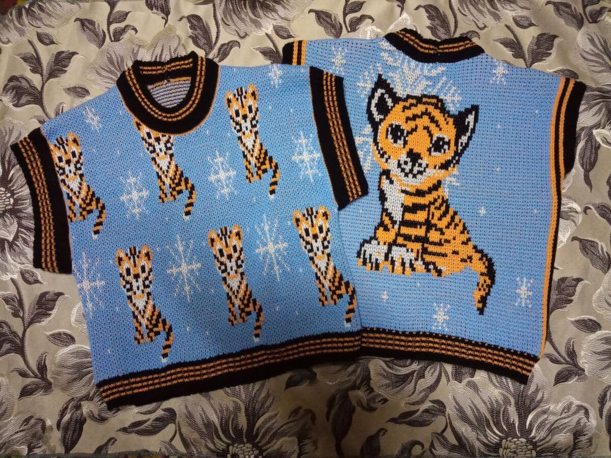 Это так, для красоты. Принт -маленькие тигрята- перерисован. Один тигренок - рисовала сама.