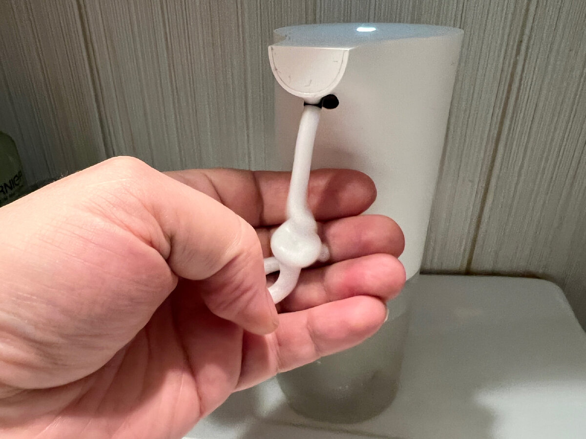 Xiaomi Miija Foam Dispencer в ванной автора (фото автора)