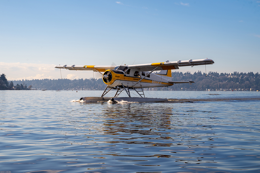 De Havilland Beaver авиакомпании Kenmore Air на озере Вашингтон. В мае компания отметила 75-летие своей деятельности. Фото: Rebecca Rambal