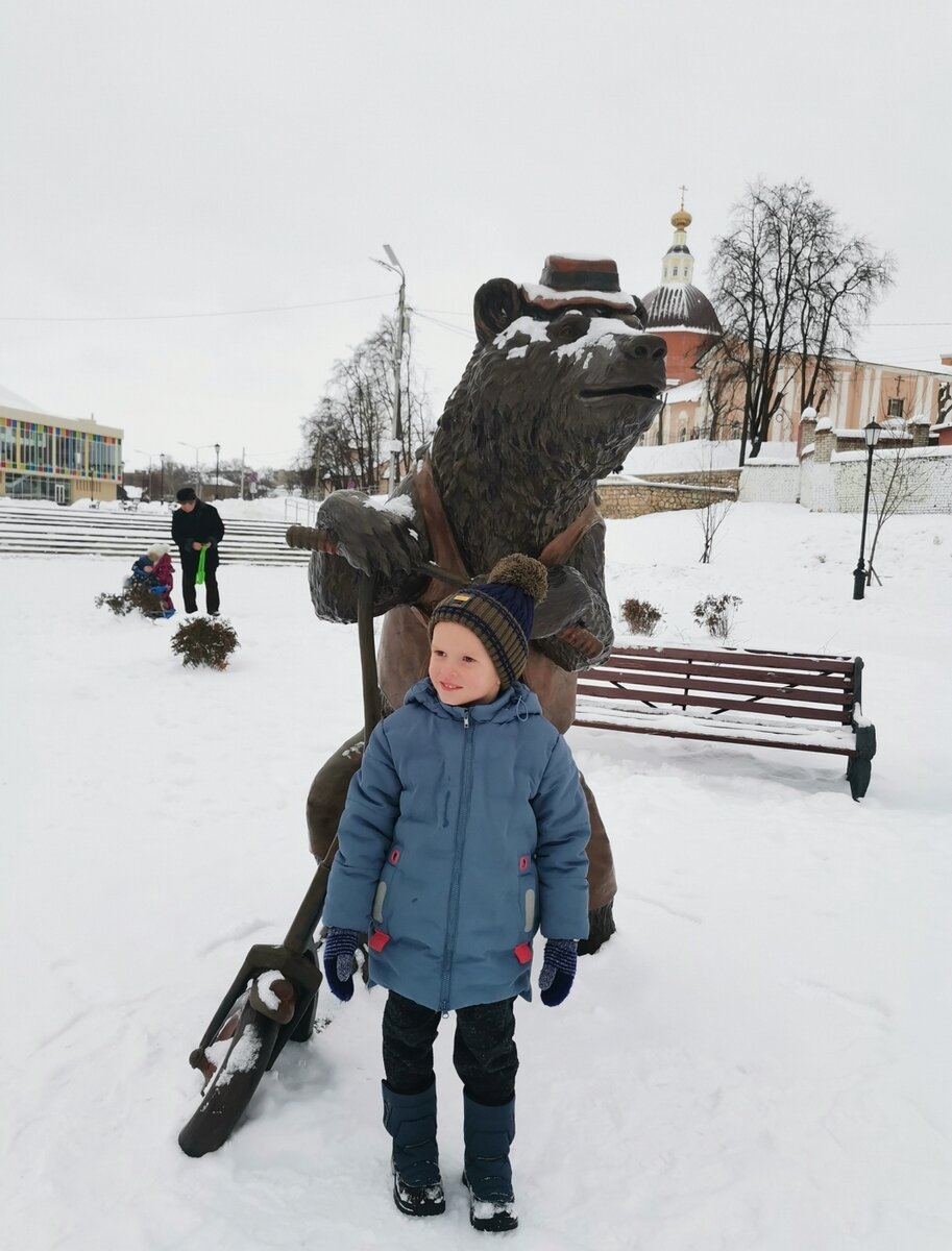 У нас почта рядом с цирком и там есть такие такие красивые скульптуры. 