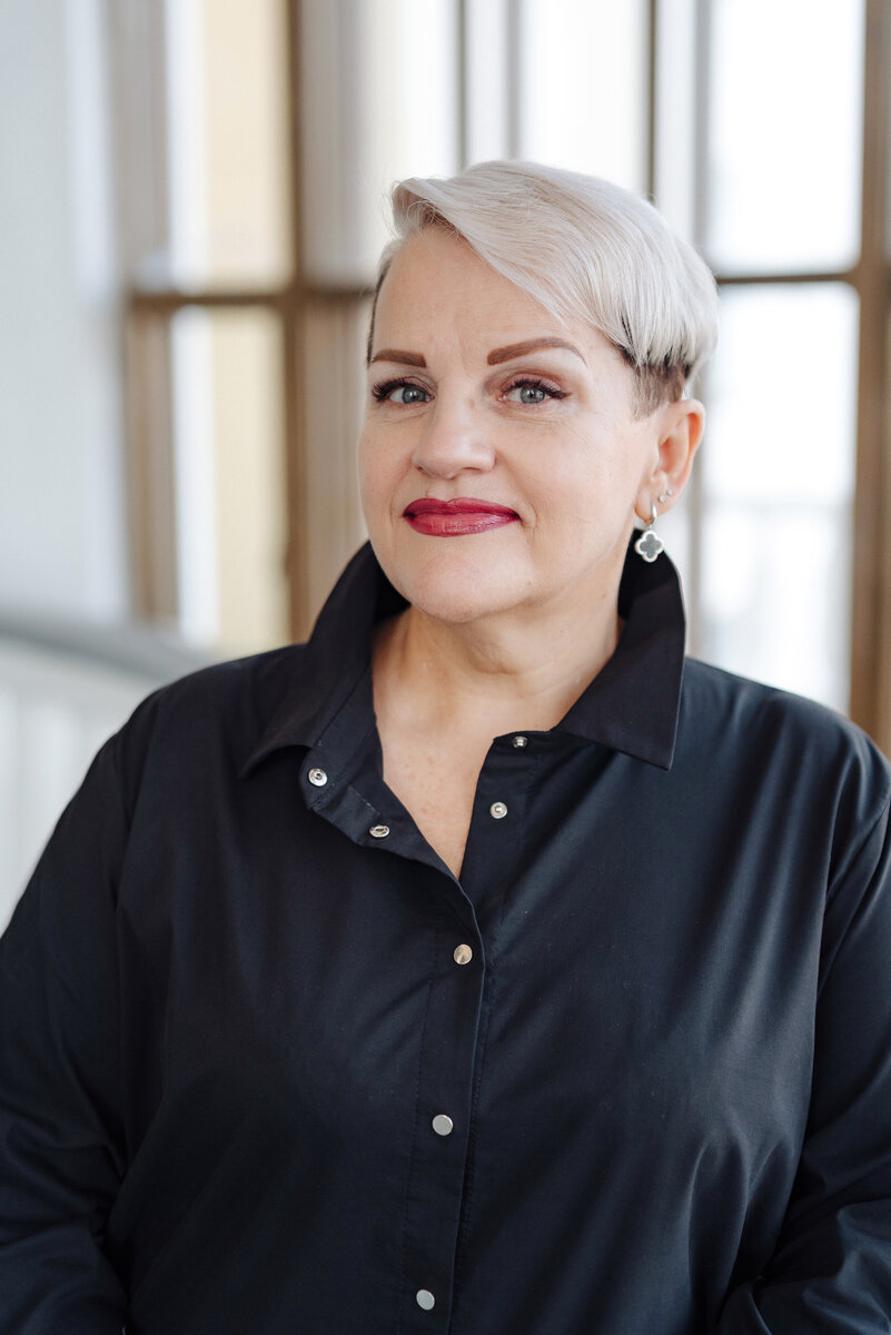 Директор МАУ ДО «Дворец творчества детей и молодёжи «Северное сияние».  Почётный работник общего образования РФ.
