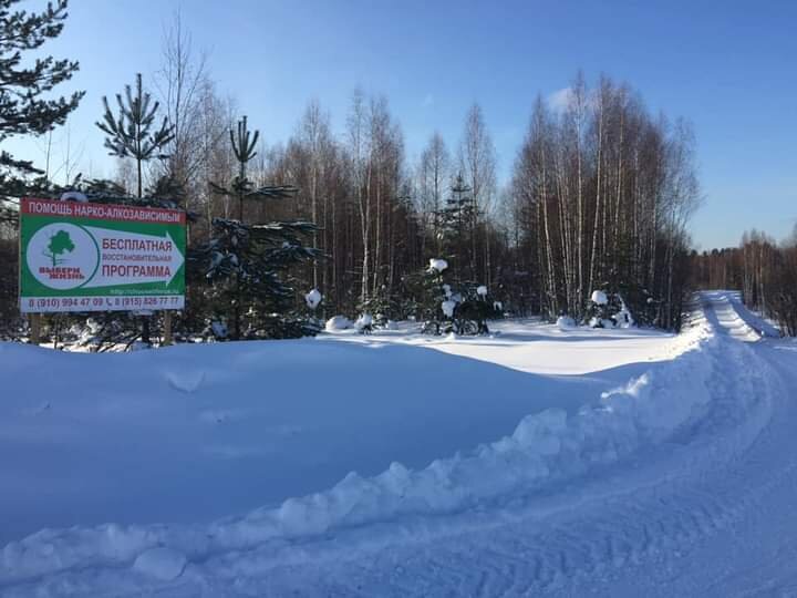 В Ивановской области Кинешемском районе, вдалеке от цивилизации есть деревня Антипино. Население в ней маленькое, дома почерневшие от времени, магазина нет, автобус из города ходит два раза в день. 